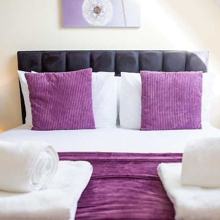 Velvet 2-Bedroom Apartment, Clockhouse, Ходдесдон Экстерьер фото