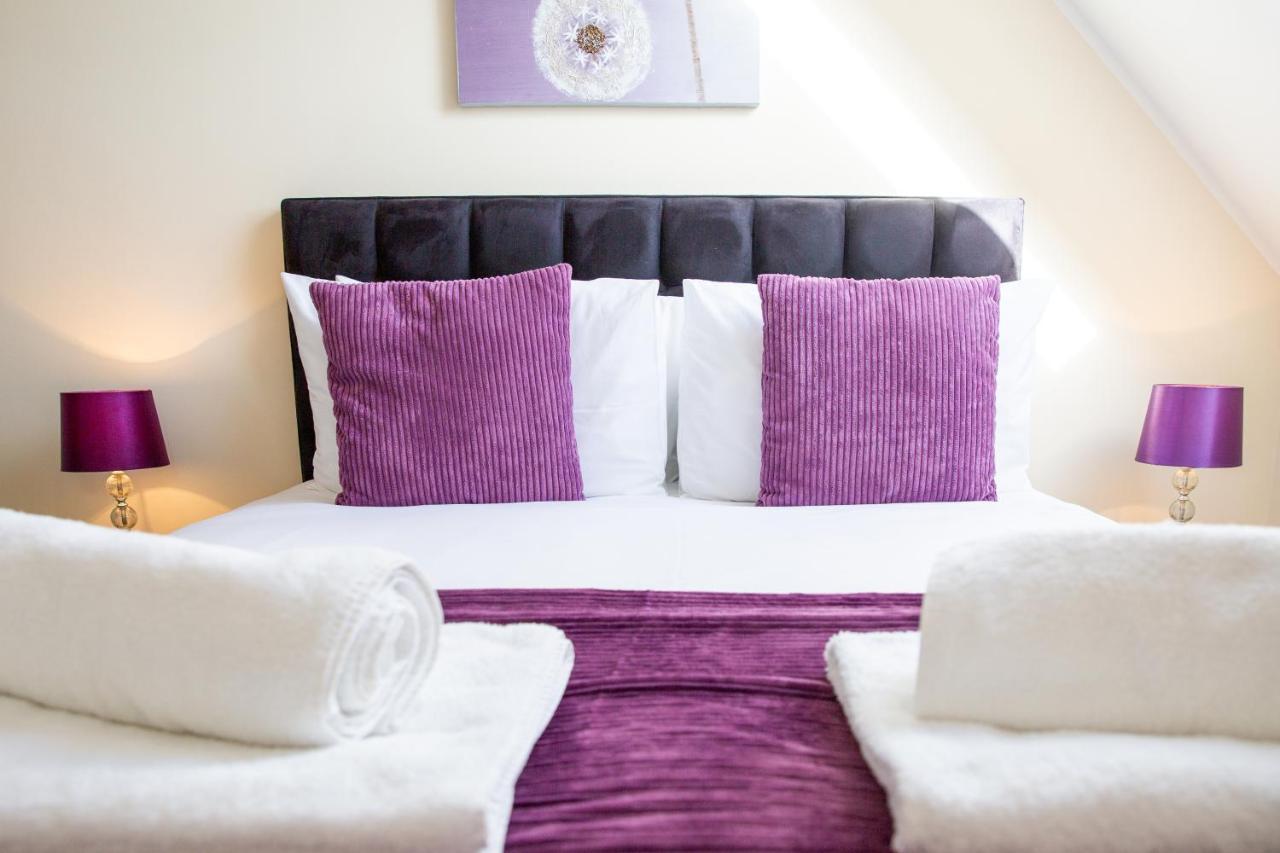 Velvet 2-Bedroom Apartment, Clockhouse, Ходдесдон Экстерьер фото